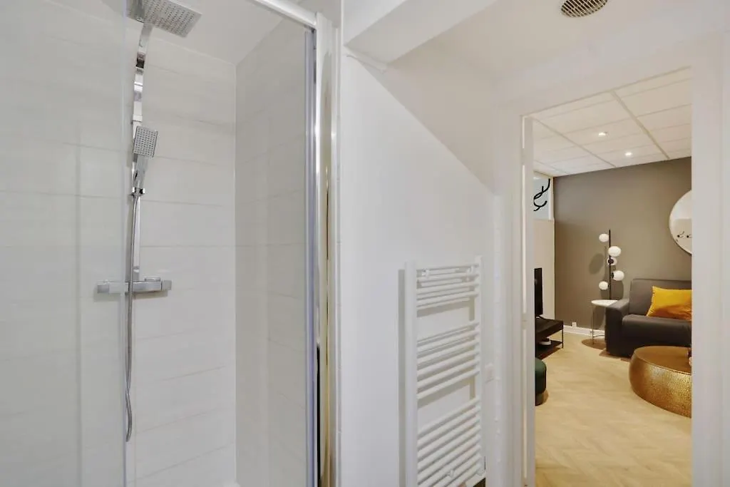 Beautiful 4p/1br Champs Elysees * Paris